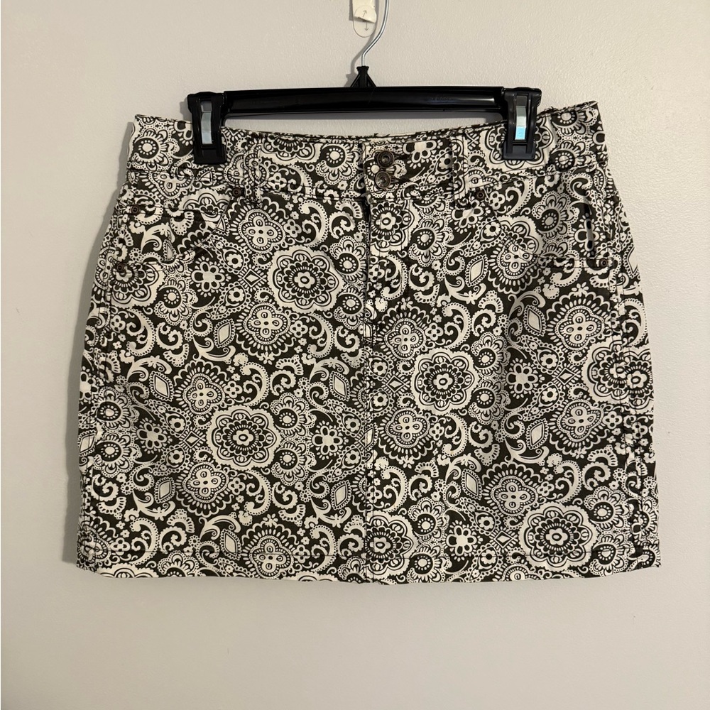 Bandolino Black and White Patterned Skort